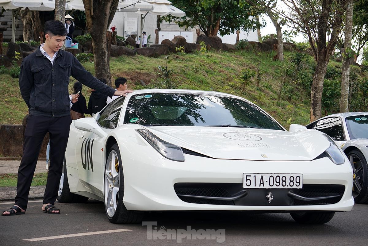 Ferrari F12 Berlinetta độ độc nhất Việt Nam - Ảnh 26.