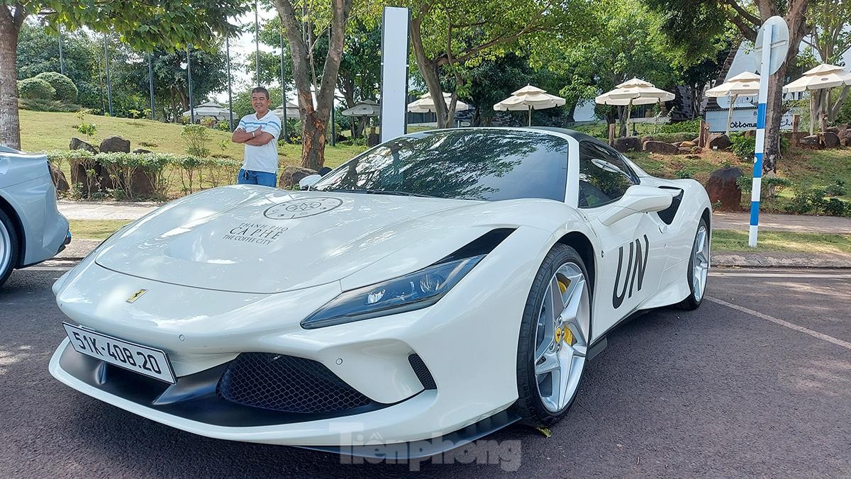 Ferrari F12 Berlinetta độ độc nhất Việt Nam - Ảnh 12.