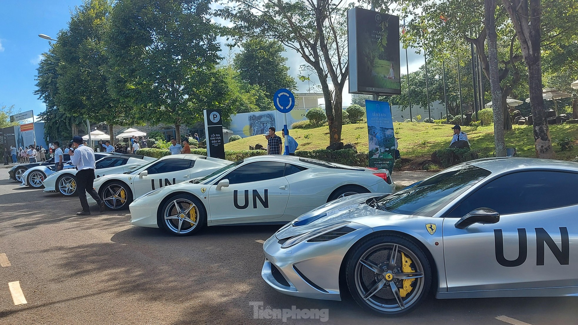 Ferrari F12 Berlinetta độ độc nhất Việt Nam - Ảnh 24.