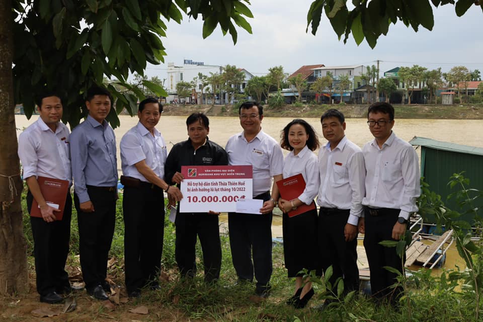 Đà Nẵng: Agribank miền Trung hỗ trợ kinh phí sửa chữa nhà ở cho các gia đình khó khăn bị thiệt hại do mưa lũ - Ảnh 5. Đà Nẵng: Agribank miền Trung hỗ trợ kinh phí sửa chữa nhà ở cho các gia đình khó khăn bị thiệt hại do mưa lũ - Ảnh 5.