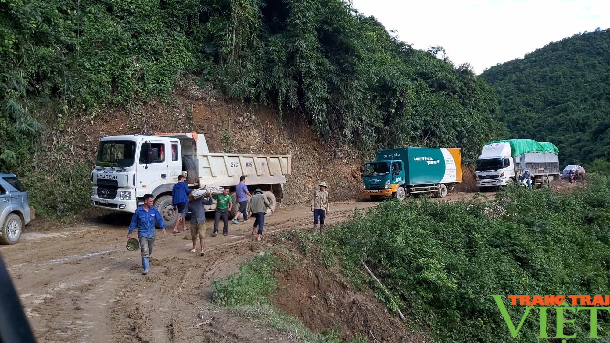 Điện Biên: Huyện nghèo khắc phục hàng trăm điểm sạt lở do mưa lũ - Ảnh 3.