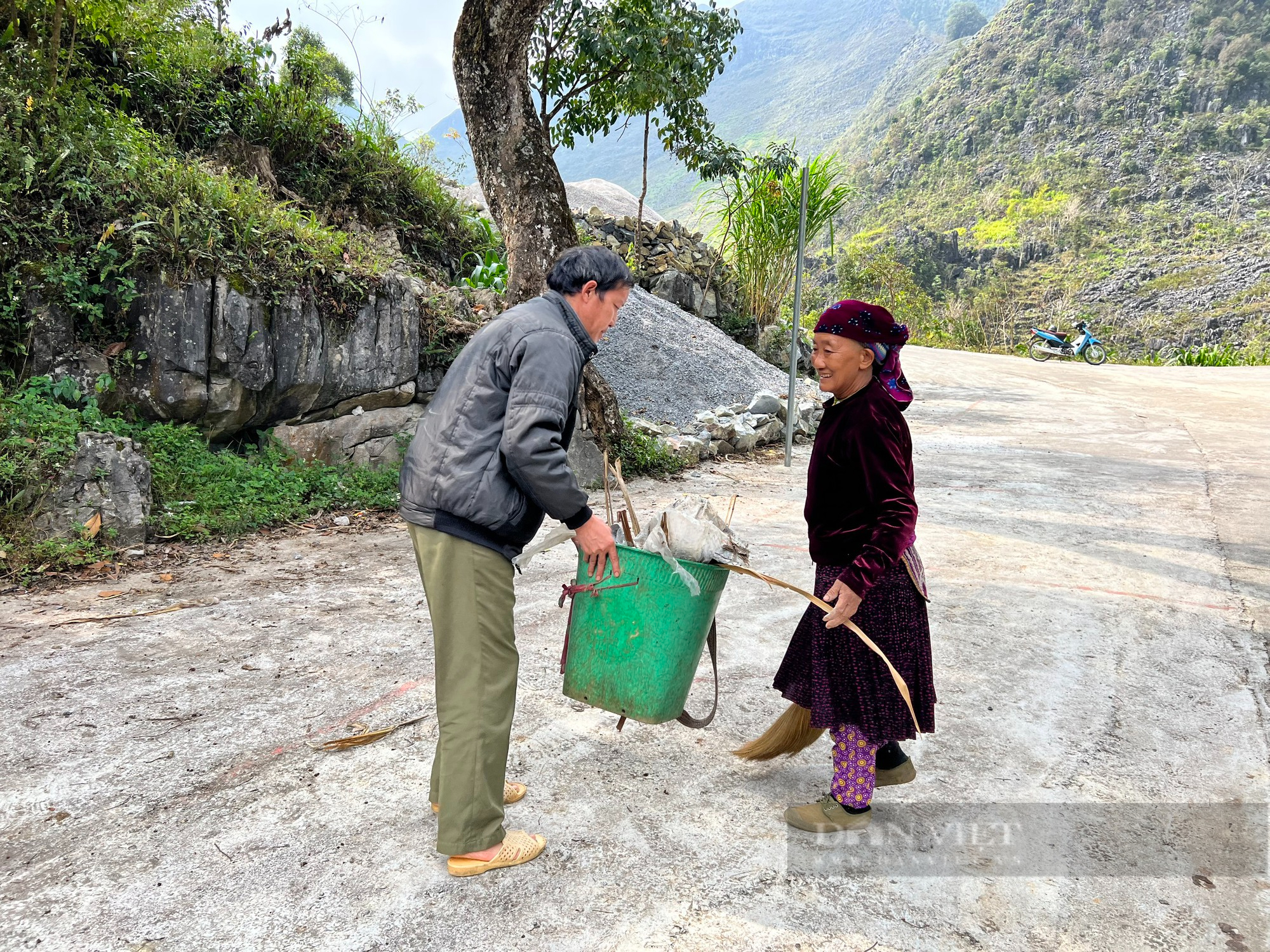 Dân bản vùng cao hình thành các thói quen tốt về vệ sinh môi trường trong nông thôn mới - Ảnh 2.