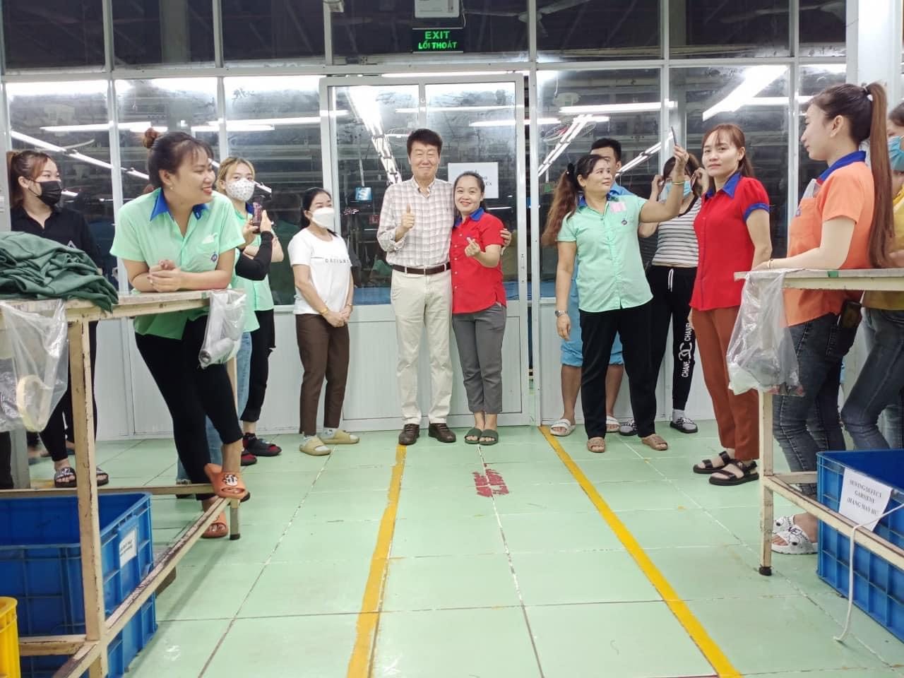 TP.HCM: Một công ty giải thể, gần ngàn công nhân đổ xô đi tìm việc làm - Ảnh 4.