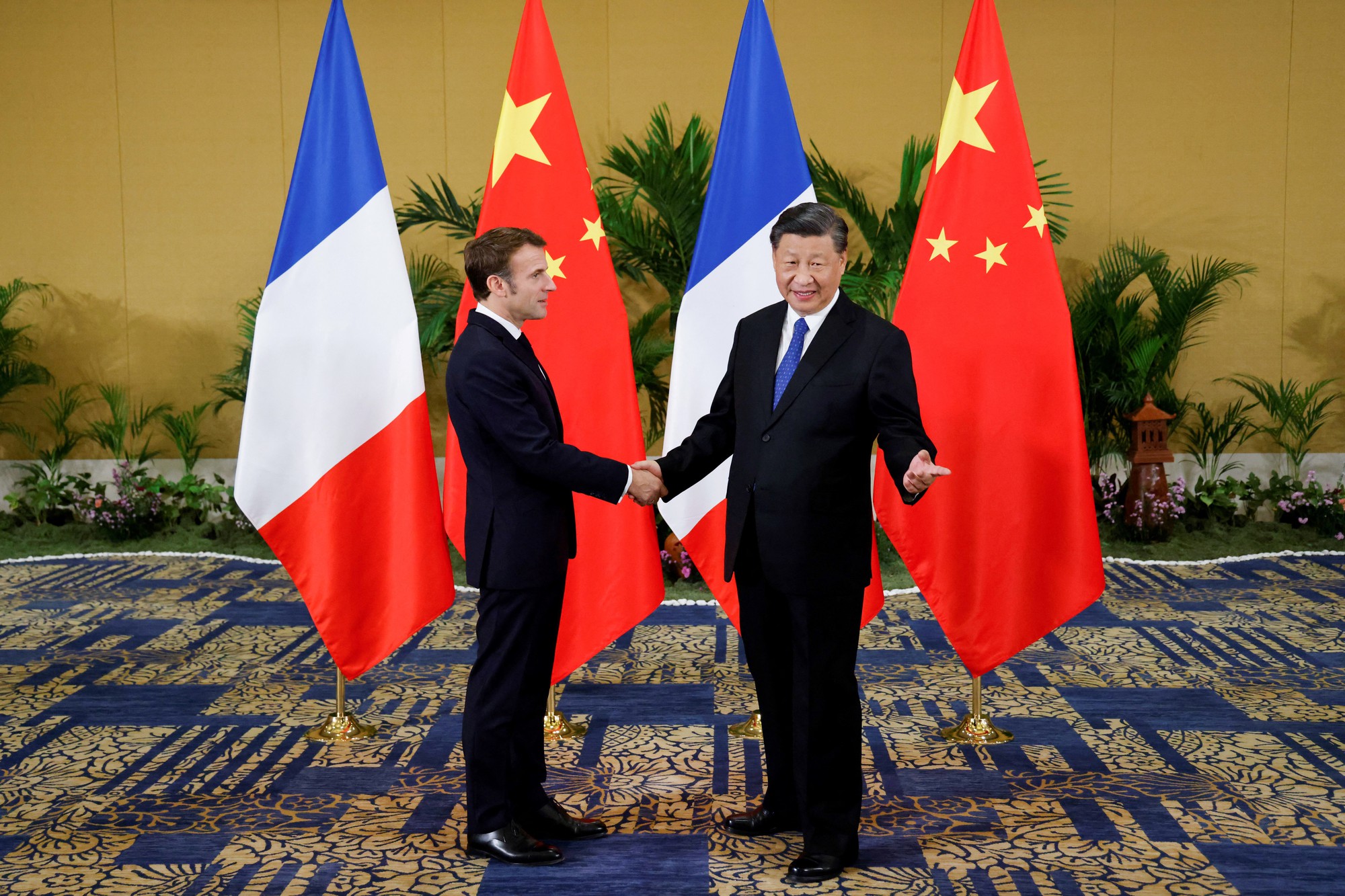 NATO thừa nhận không thấy dấu hiệu Nga chuẩn bị tấn công NATO, Pháp kêu gọi Trung Quốc hòa giải xung đột Ukraine - Ảnh 2.