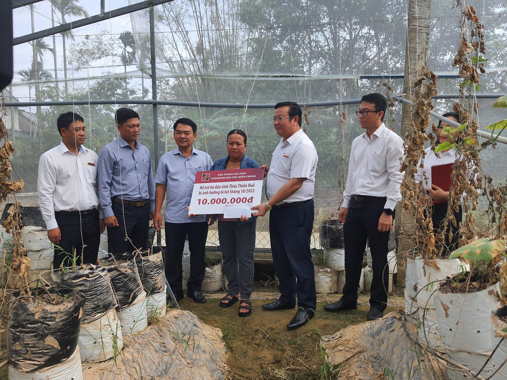 Đà Nẵng: Agribank miền Trung hỗ trợ kinh phí sửa chữa nhà ở cho các gia đình khó khăn bị thiệt hại do mưa lũ - Ảnh 3. Đà Nẵng: Agribank miền Trung hỗ trợ kinh phí sửa chữa nhà ở cho các gia đình khó khăn bị thiệt hại do mưa lũ - Ảnh 3.