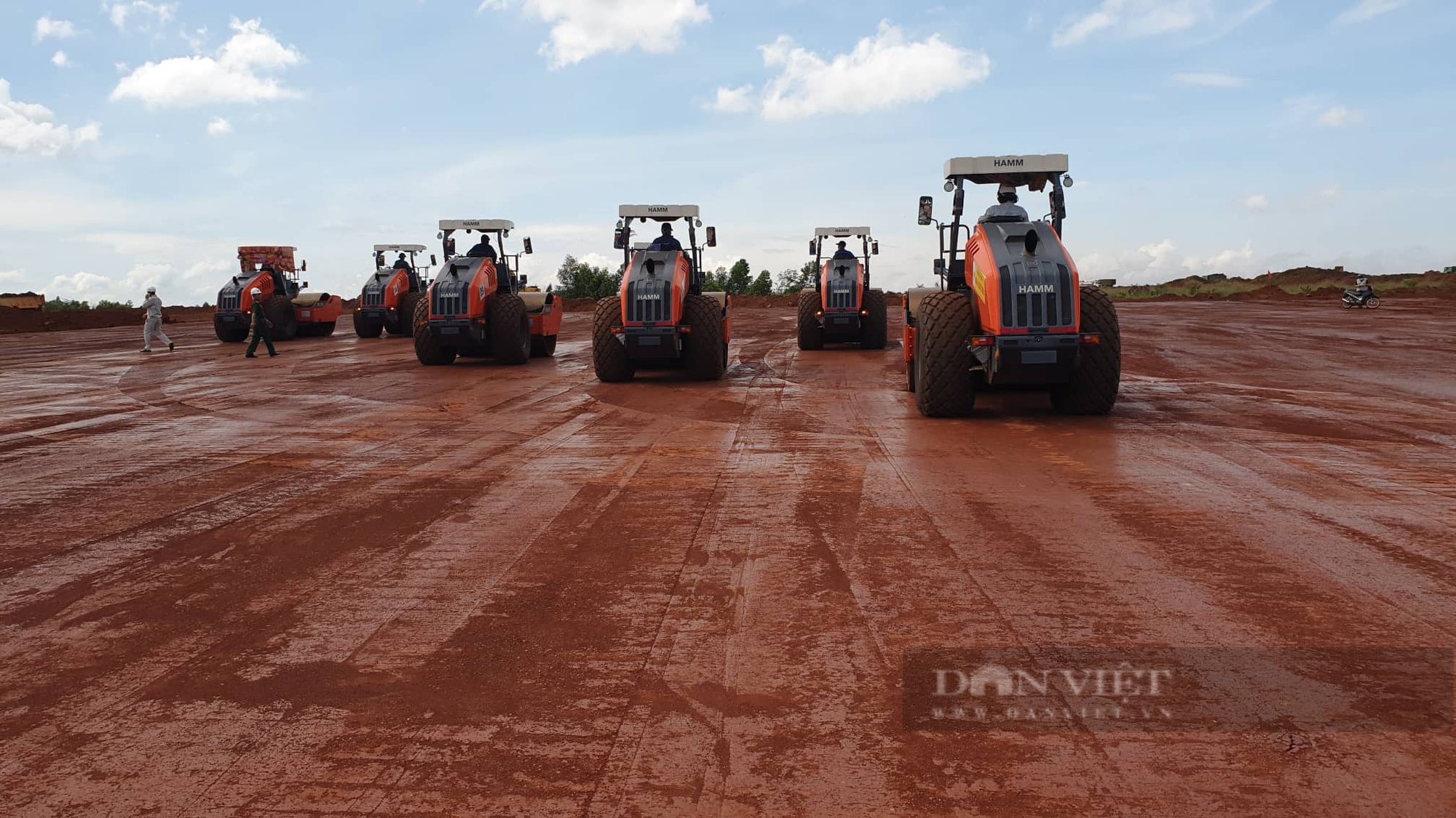 Cận cảnh dàn trận trên nền đất đỏ tại dự án sân bay Long Thành rộng 5.000 ha - Ảnh 12.