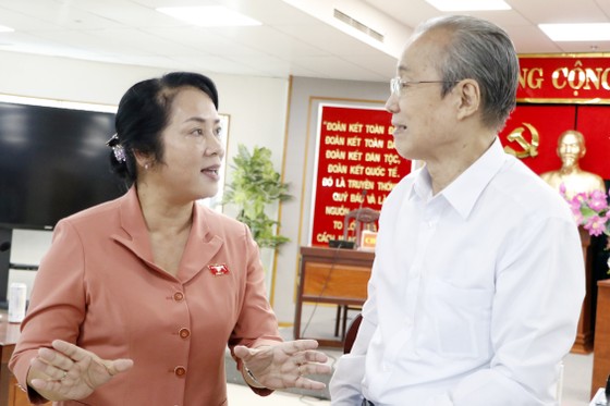 Sau kỳ họp Quốc hội, cử tri vẫn bức xúc các vấn đề xăng dầu, nghỉ việc - Ảnh 1.