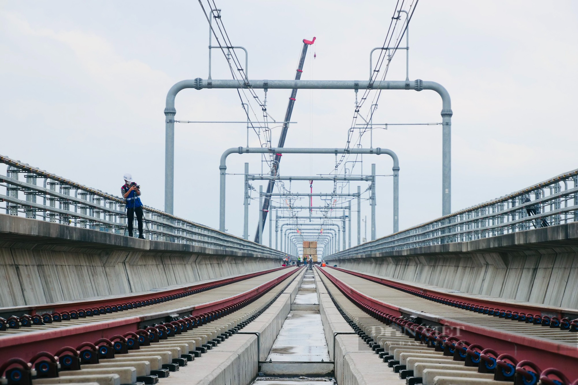 Xem công nhân đẩy nhanh tiến độ nhà ga khu công nghệ cao của tuyến metro số 1  - Ảnh 6.