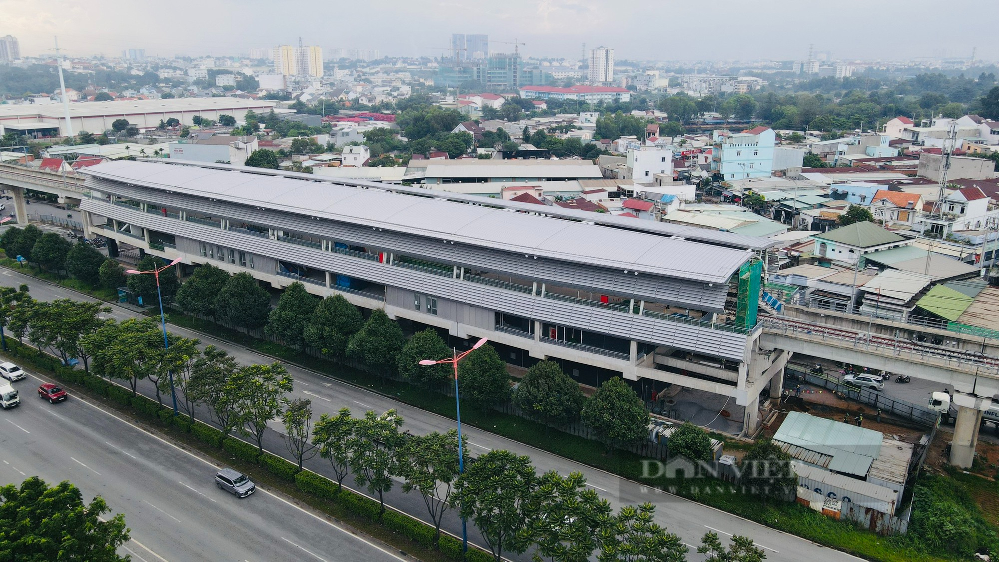 Xem công nhân đẩy nhanh tiến độ nhà ga khu công nghệ cao của tuyến metro số 1  - Ảnh 2.