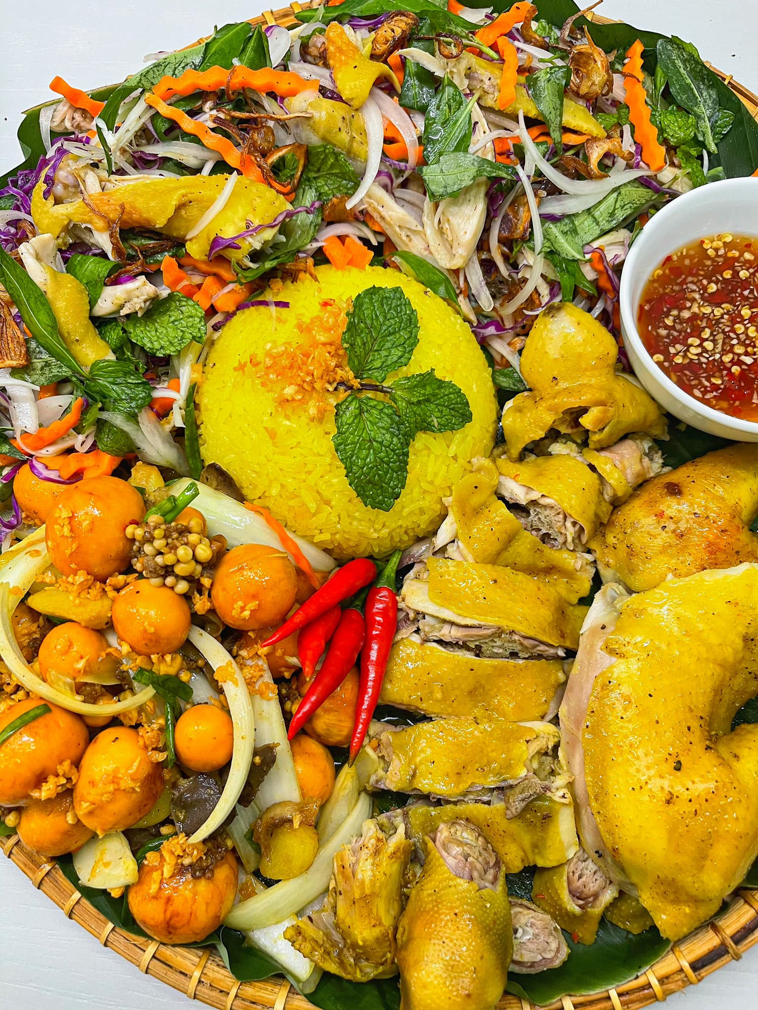 Bí quyết làm gà lên mâm thơm ngon, đẹp mắt cho bữa cơm gia đình - Ảnh 1.