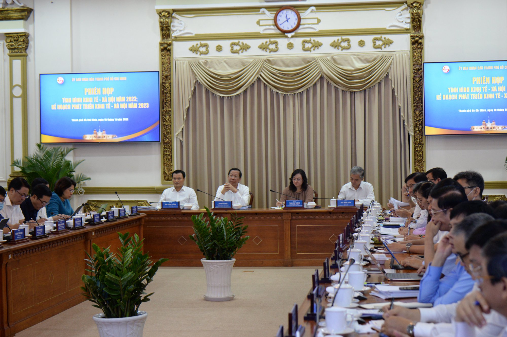 Chủ tịch TP.HCM: Công nhân mất việc tại Đồng Nai, Bình Dương cũng là &quot;gánh nặng&quot; của thành phố - Ảnh 1.