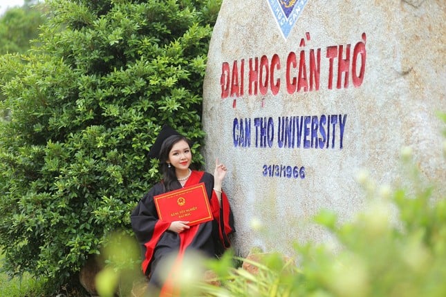 Nữ thủ khoa đa tài của Đại học Cần Thơ - Ảnh 2.