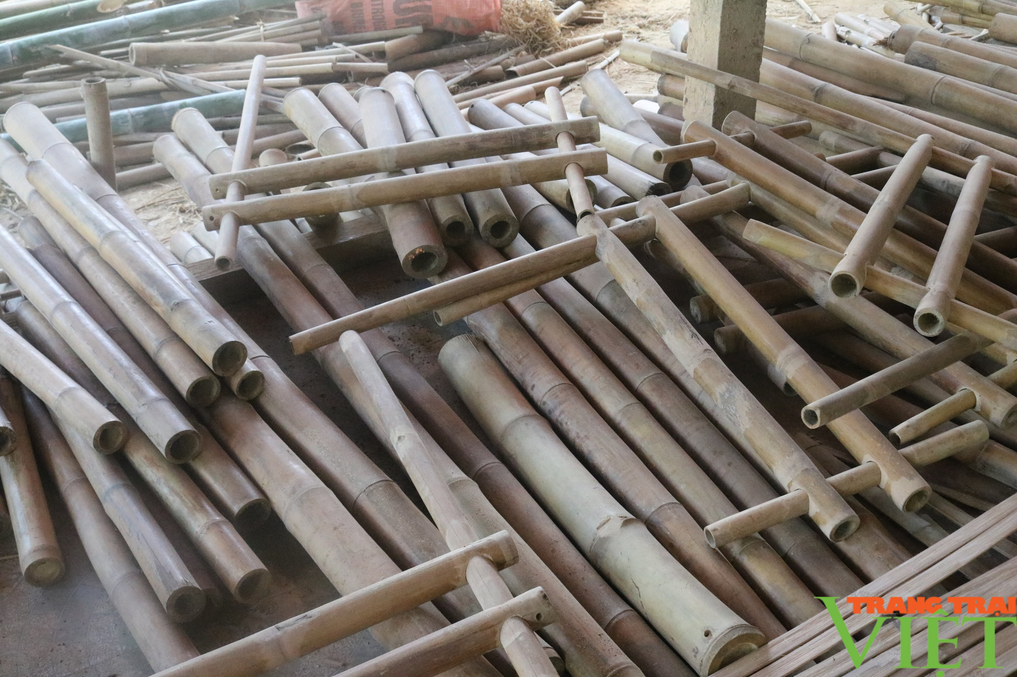 Hòa Bình: Người biến cây tre làng thành những sản phẩm thân thiện với môi trường - Ảnh 3. Hòa Bình: Người biến cây tre làng thành những sản phẩm thân thiện với môi trường - Ảnh 3.