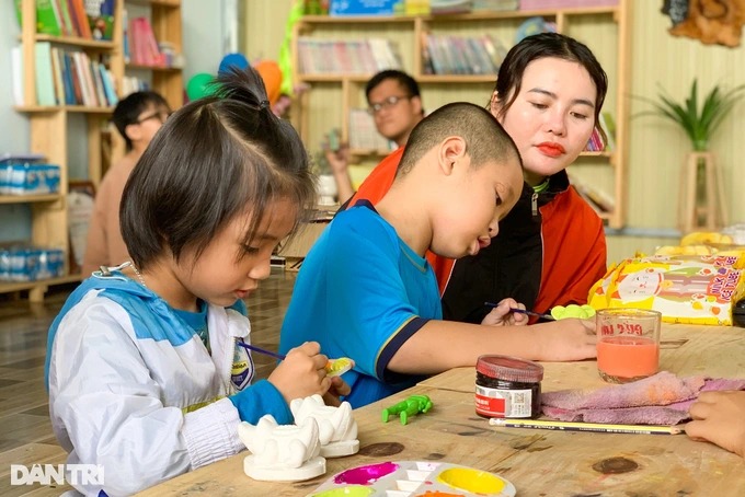 Người phụ nữ dành dụm tiền mở trạm đọc sách 0 đồng - Ảnh 4.