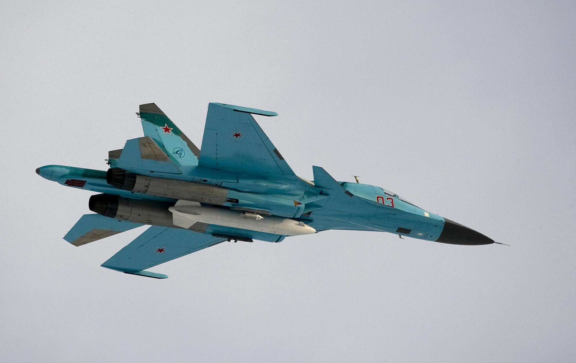 Hai phi công Su-34 Nga bị bắn rơi thoát hiểm thần kỳ, được tặng danh hiệu Anh hùng - Ảnh 4.