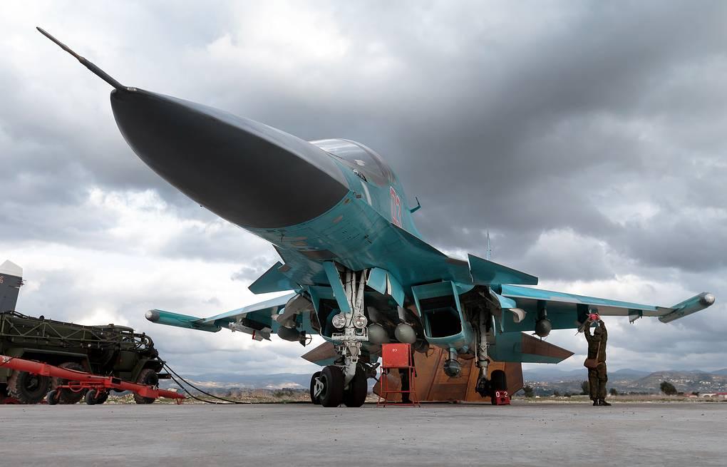 Hai phi công Su-34 Nga bị bắn rơi thoát hiểm thần kỳ, được tặng danh hiệu Anh hùng - Ảnh 8.