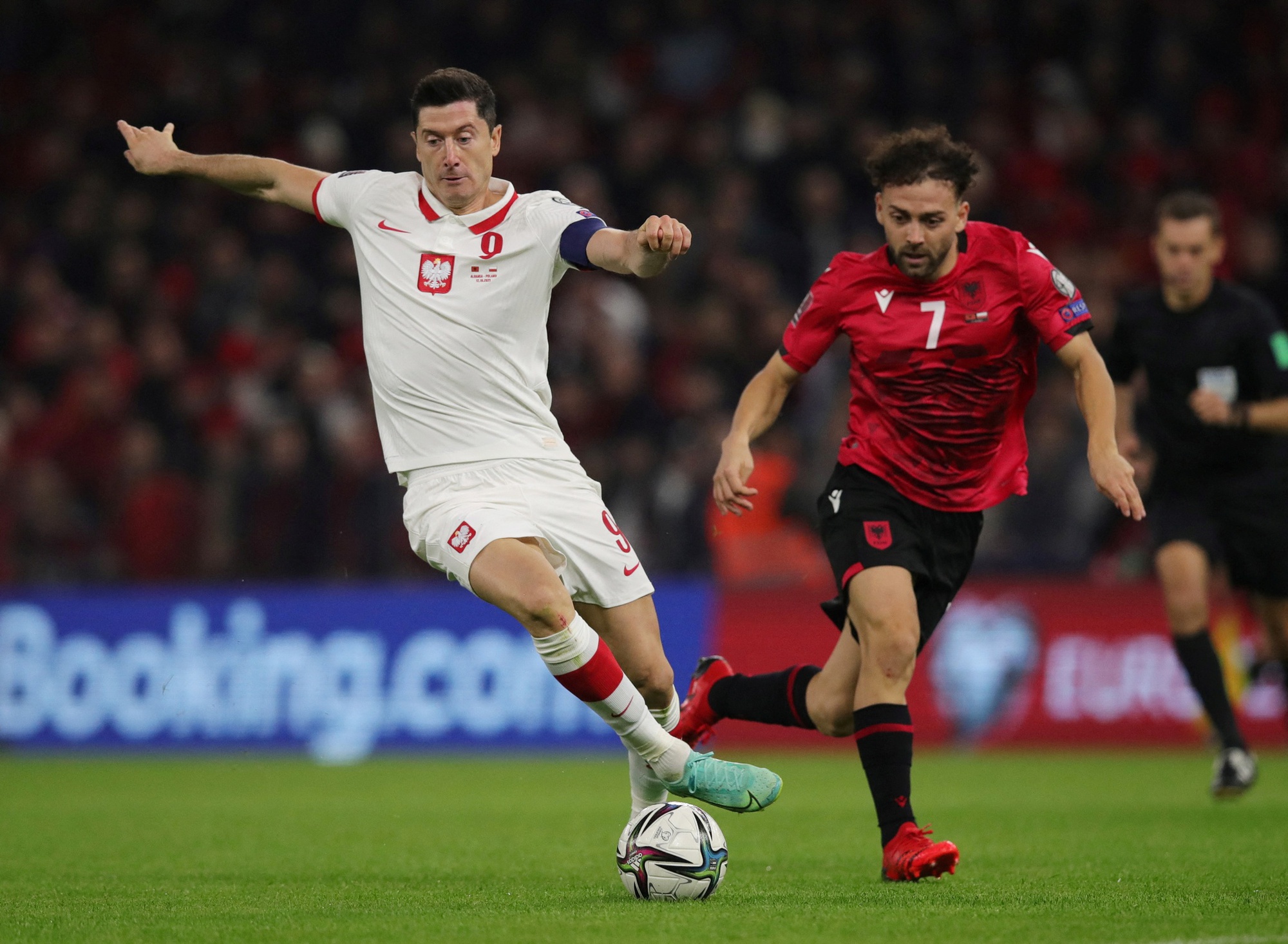 &quot;Chiến binh xứ  Thanh&quot; Hoàng Đình Tùng hết lời ca ngợi  ngôi sao Ba Lan Robert Lewandowski  - Ảnh 1.