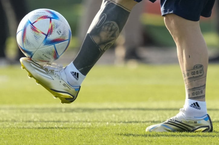 Hình ảnh mắt cá chân Messi sưng to và điều chưa biết phía sau - Ảnh 5.