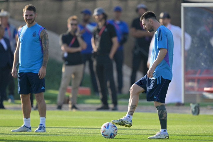 Hình ảnh mắt cá chân Messi sưng to và điều chưa biết phía sau - Ảnh 3.