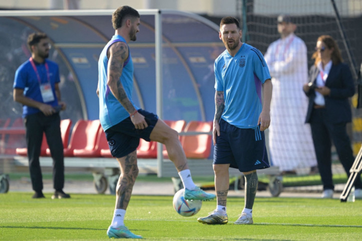 Hình ảnh mắt cá chân Messi sưng to và điều chưa biết phía sau - Ảnh 4.