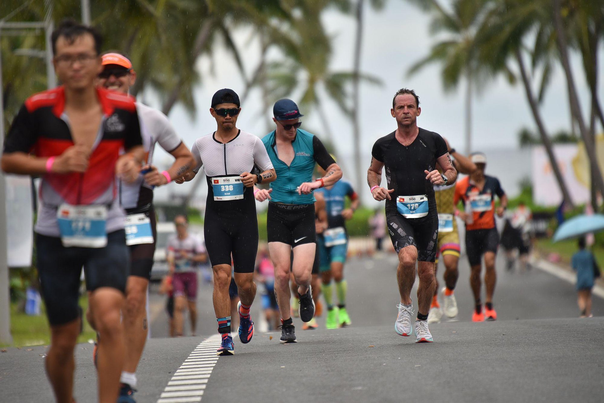 Những hình ảnh ấn tượng từ sự kiện 5150 Triathlon đầu tiên tại Việt Nam - Ảnh 2.