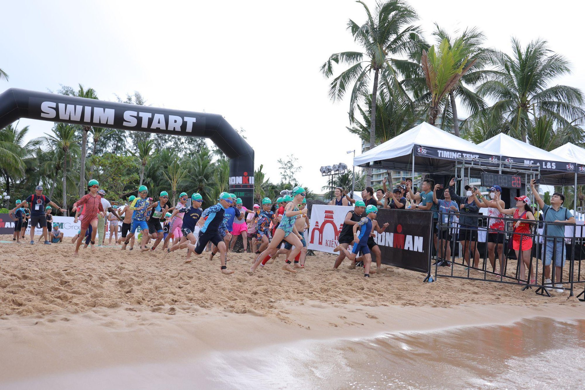Những hình ảnh ấn tượng từ sự kiện 5150 Triathlon đầu tiên tại Việt Nam - Ảnh 6.