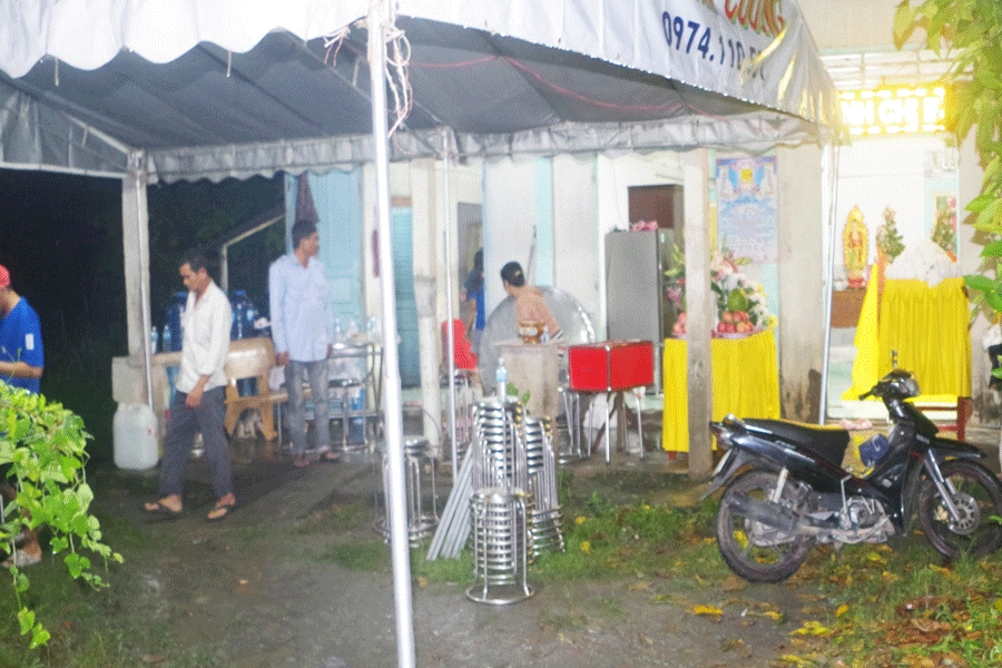Phát hiện bà lão tử vong trên ghế, nghi bị con trai bạo hành - Ảnh 1.