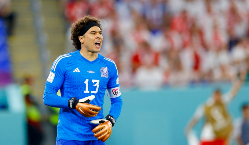 Thủ môn Ochoa đã &quot;bắt bài&quot; Lewandowski khi đối đầu trên chấm phạt đền? - Ảnh 3.