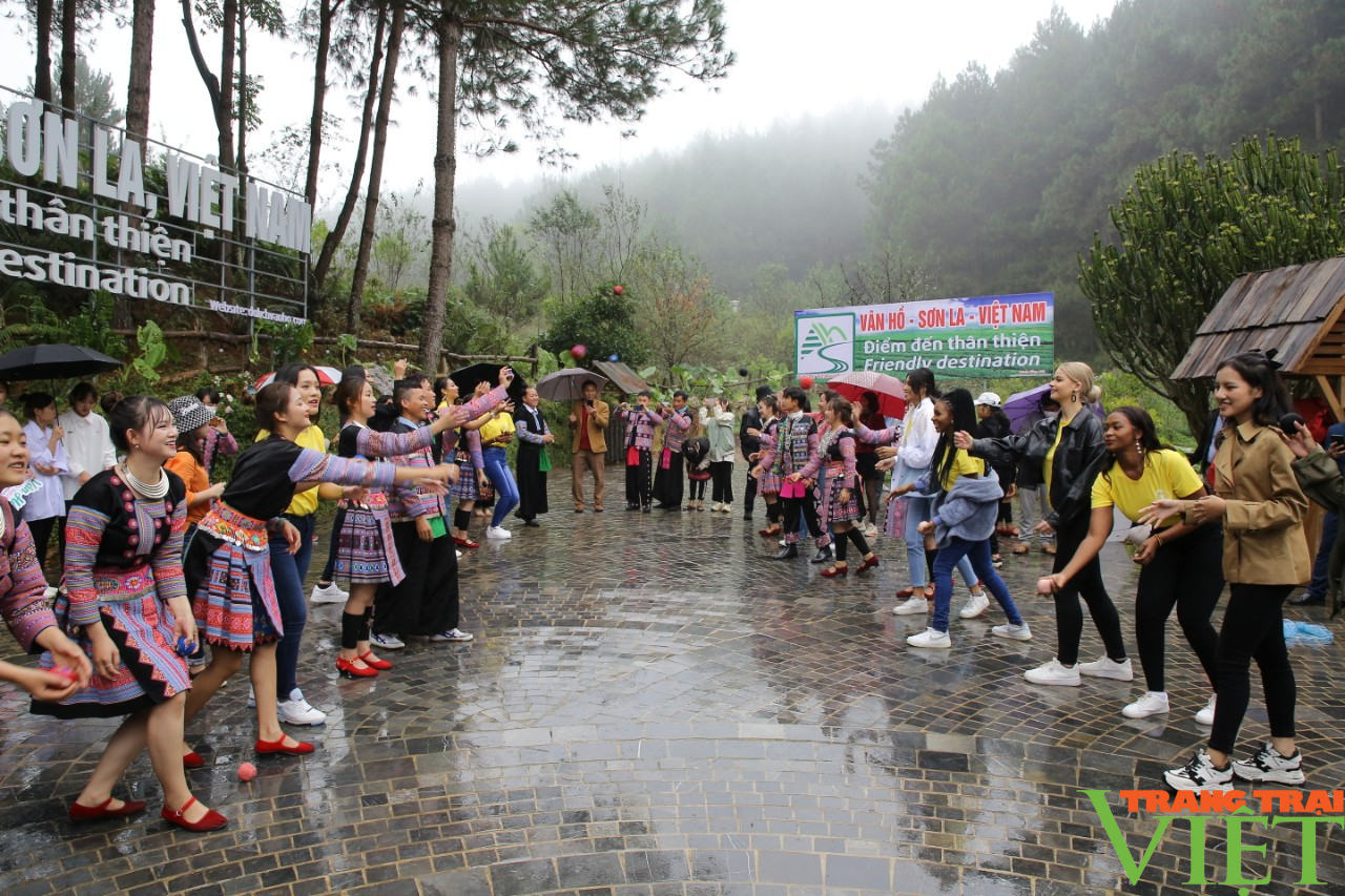 Hoa hậu Du lịch thế giới trải nghiệm sắc màu văn hóa Sơn La - Ảnh 1. Hoa hậu Du lịch thế giới trải nghiệm sắc màu văn hóa Sơn La - Ảnh 1.