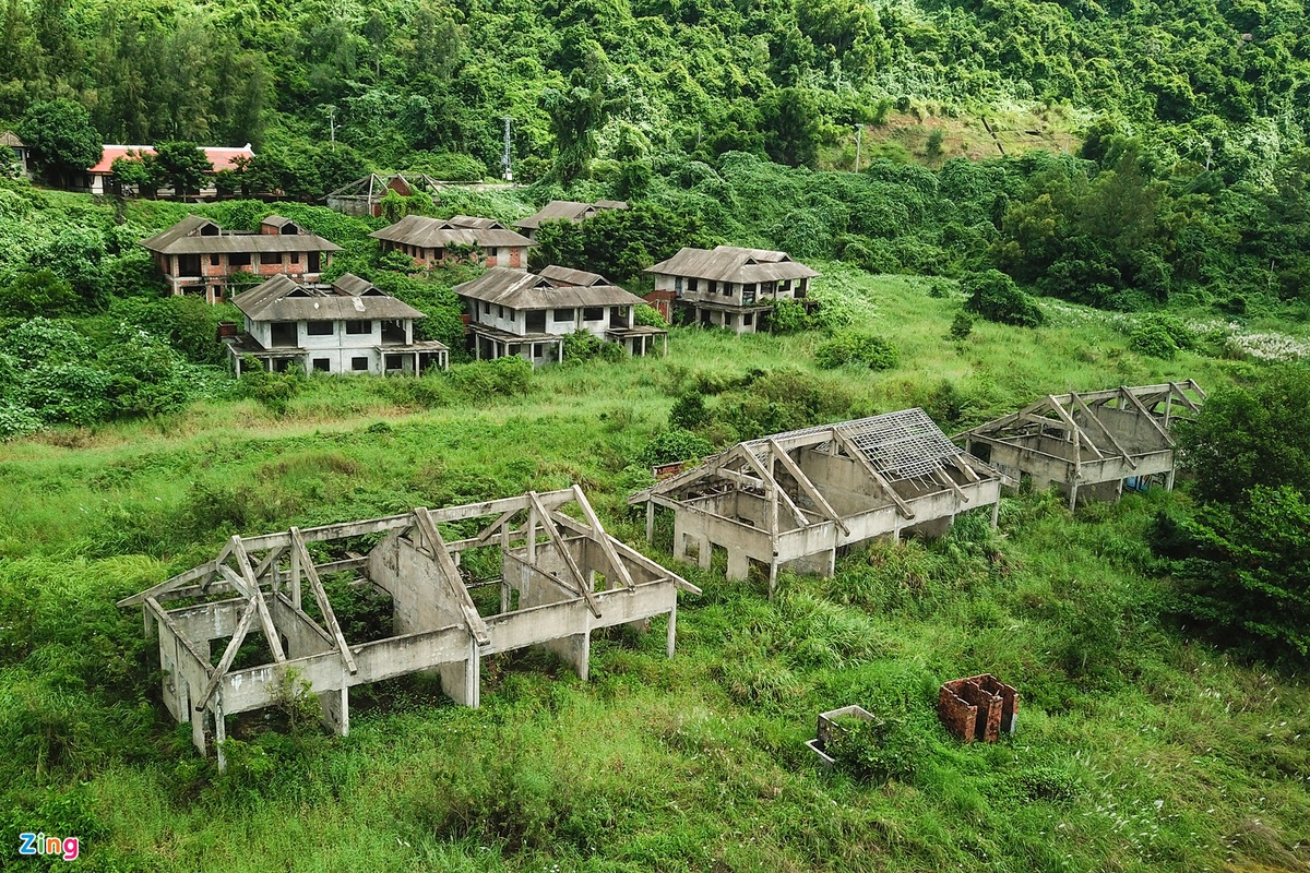 Hàng loạt biệt thự, resort bỏ hoang ở ven biển Đà Nẵng - Ảnh 2.