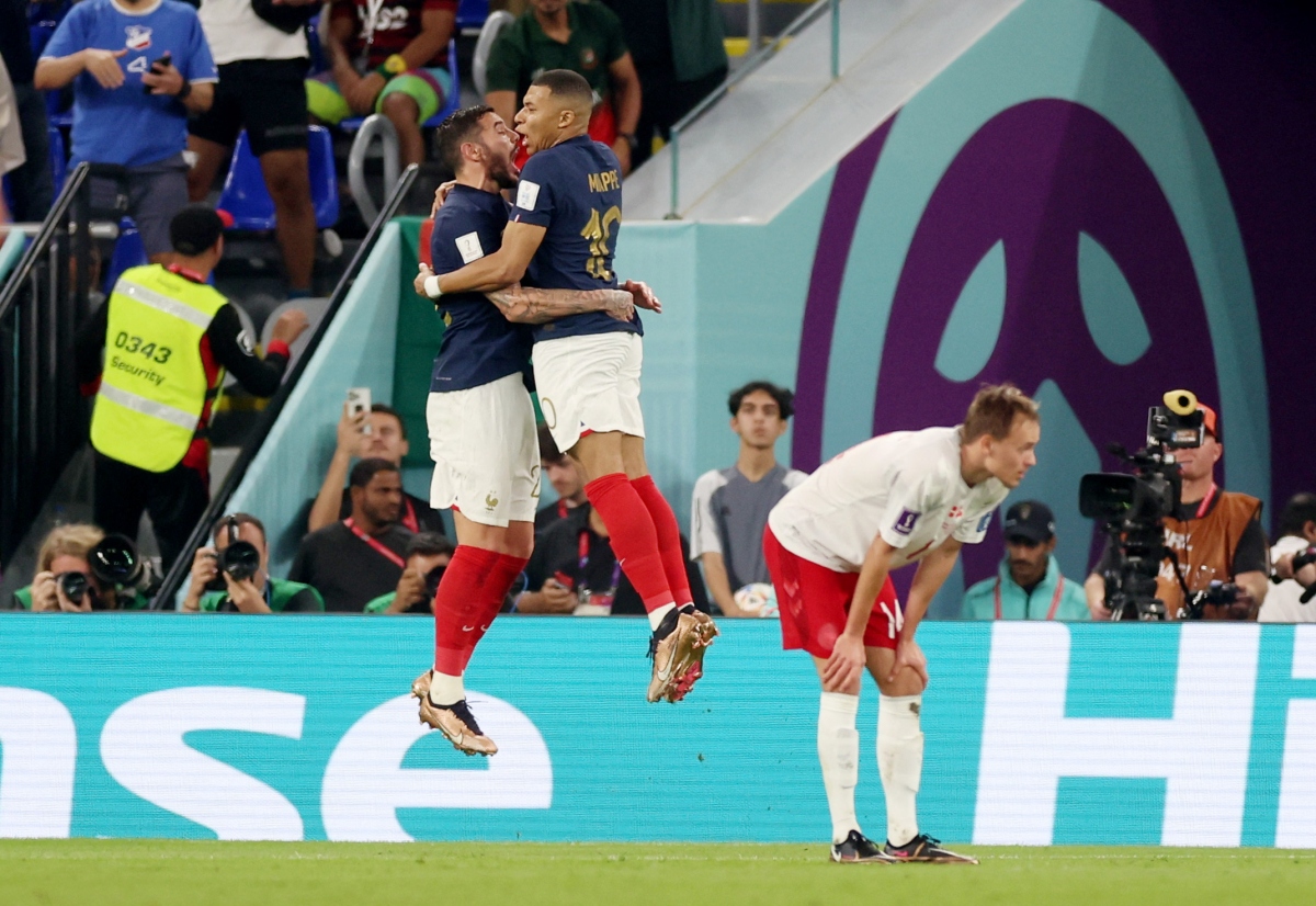 Mbappe tỏa sáng giúp Pháp &quot;trả nợ&quot; Đan Mạch, giành vé sớm vào vòng 1/8 - Ảnh 3.