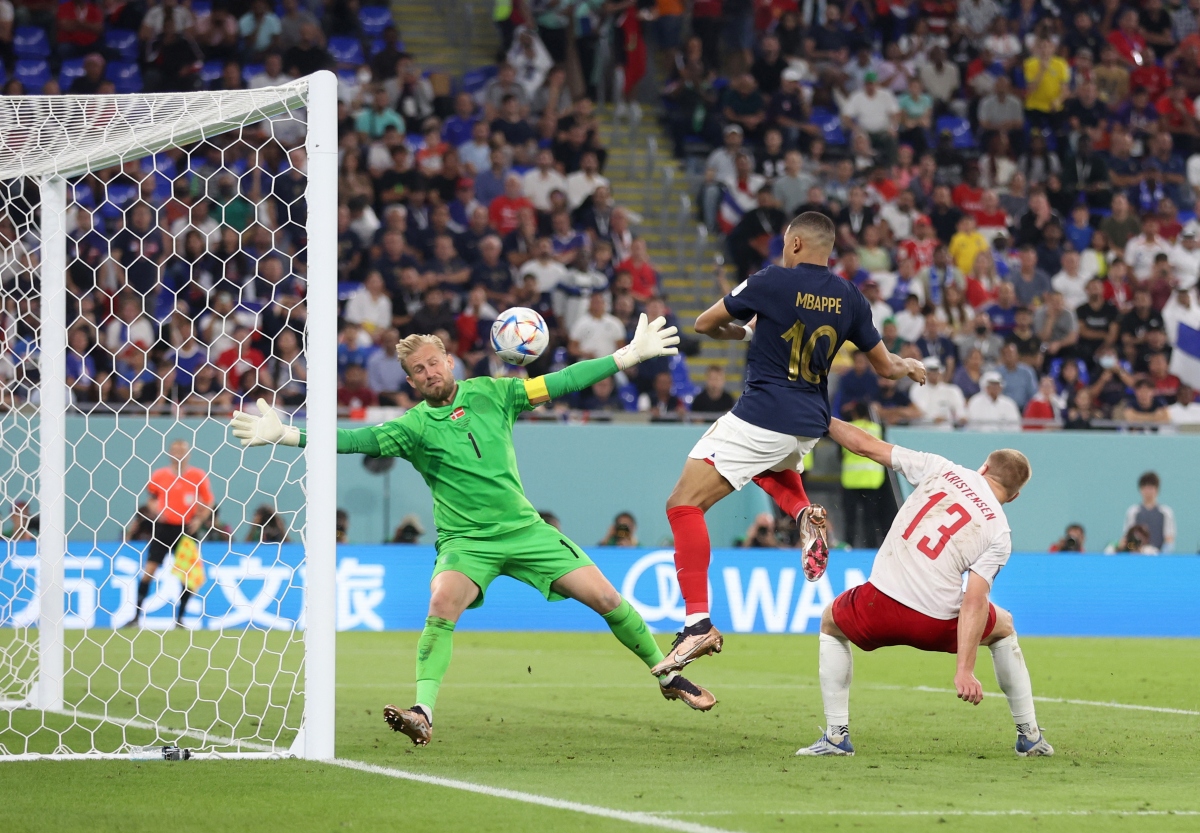 Mbappe tỏa sáng giúp Pháp &quot;trả nợ&quot; Đan Mạch, giành vé sớm vào vòng 1/8 - Ảnh 4.