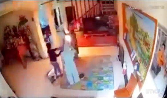 Từ vụ 3 con gái đốt nhà mẹ ở Hưng Yên: “Từ khi nào và vì sao gia đình không còn là tổ ấm&quot; - Ảnh 1.