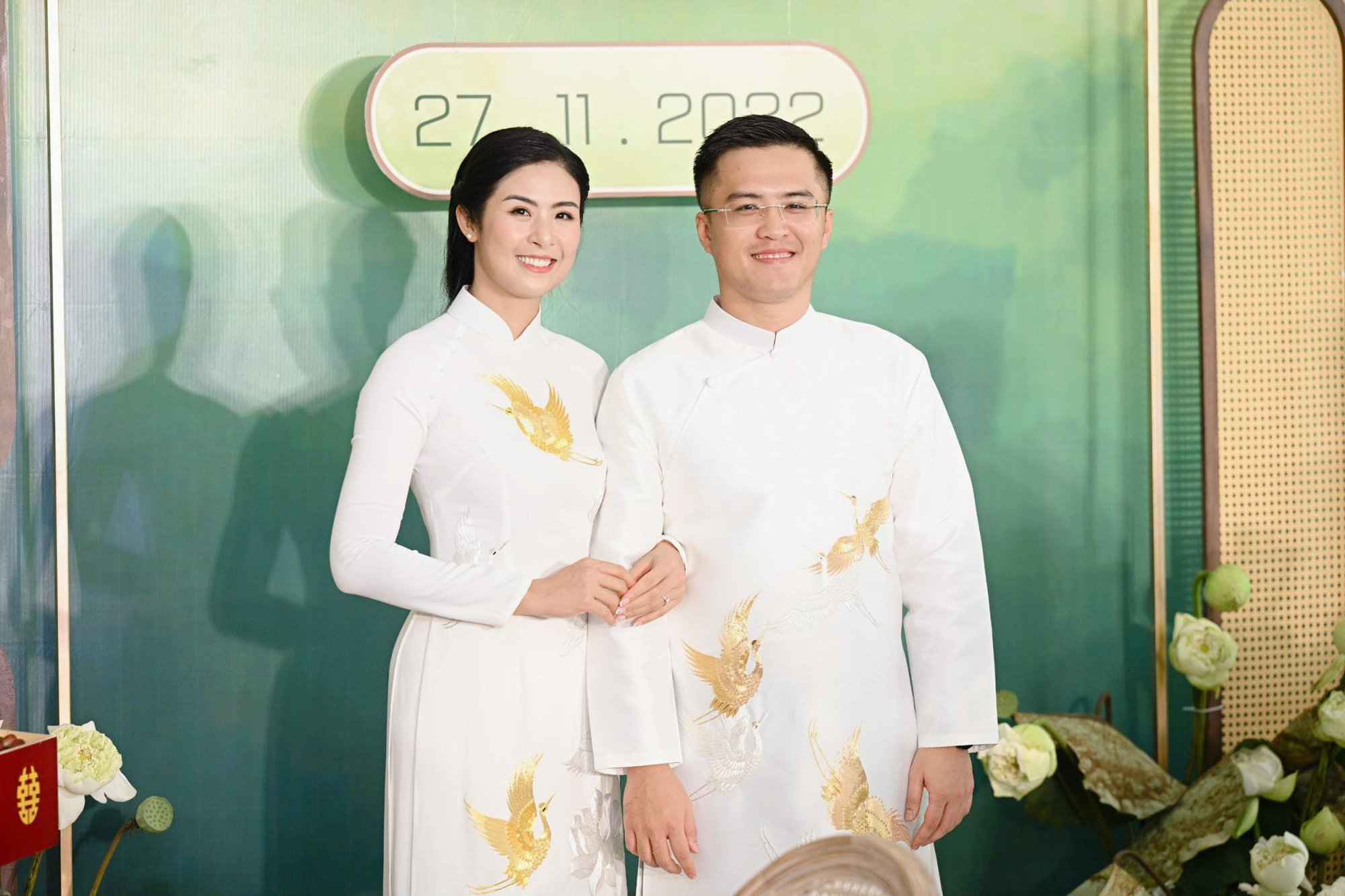 Lễ ăn hỏi ngập tràn sen trắng của hoa hậu Ngọc Hân - Ảnh 1.