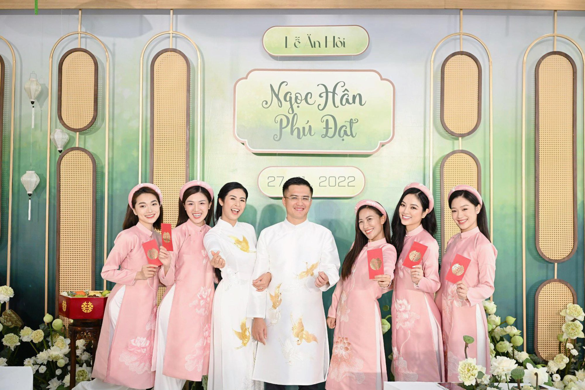 Lễ ăn hỏi ngập tràn sen trắng của hoa hậu Ngọc Hân - Ảnh 5.