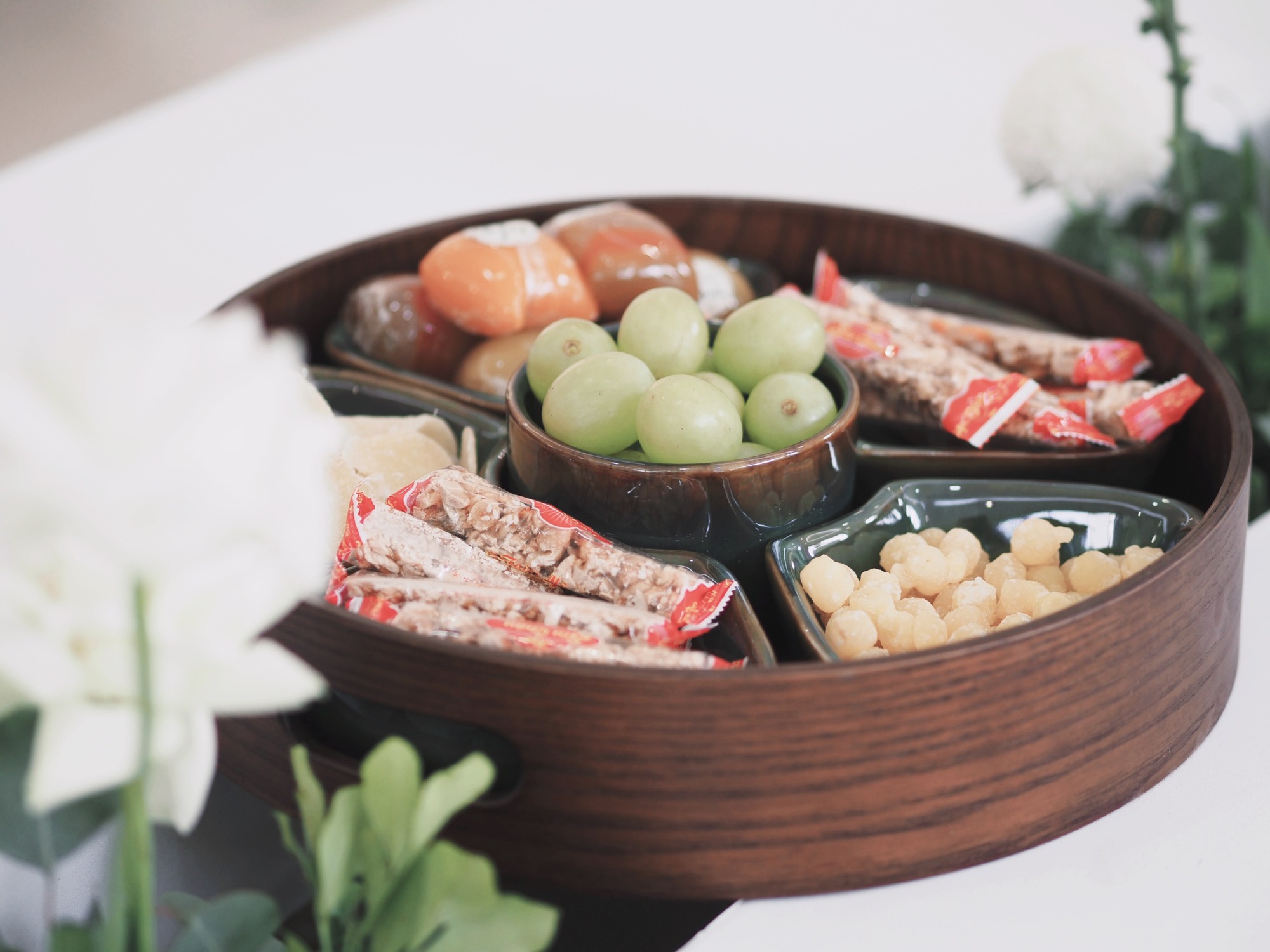 Lễ ăn hỏi ngập tràn sen trắng của hoa hậu Ngọc Hân - Ảnh 9.