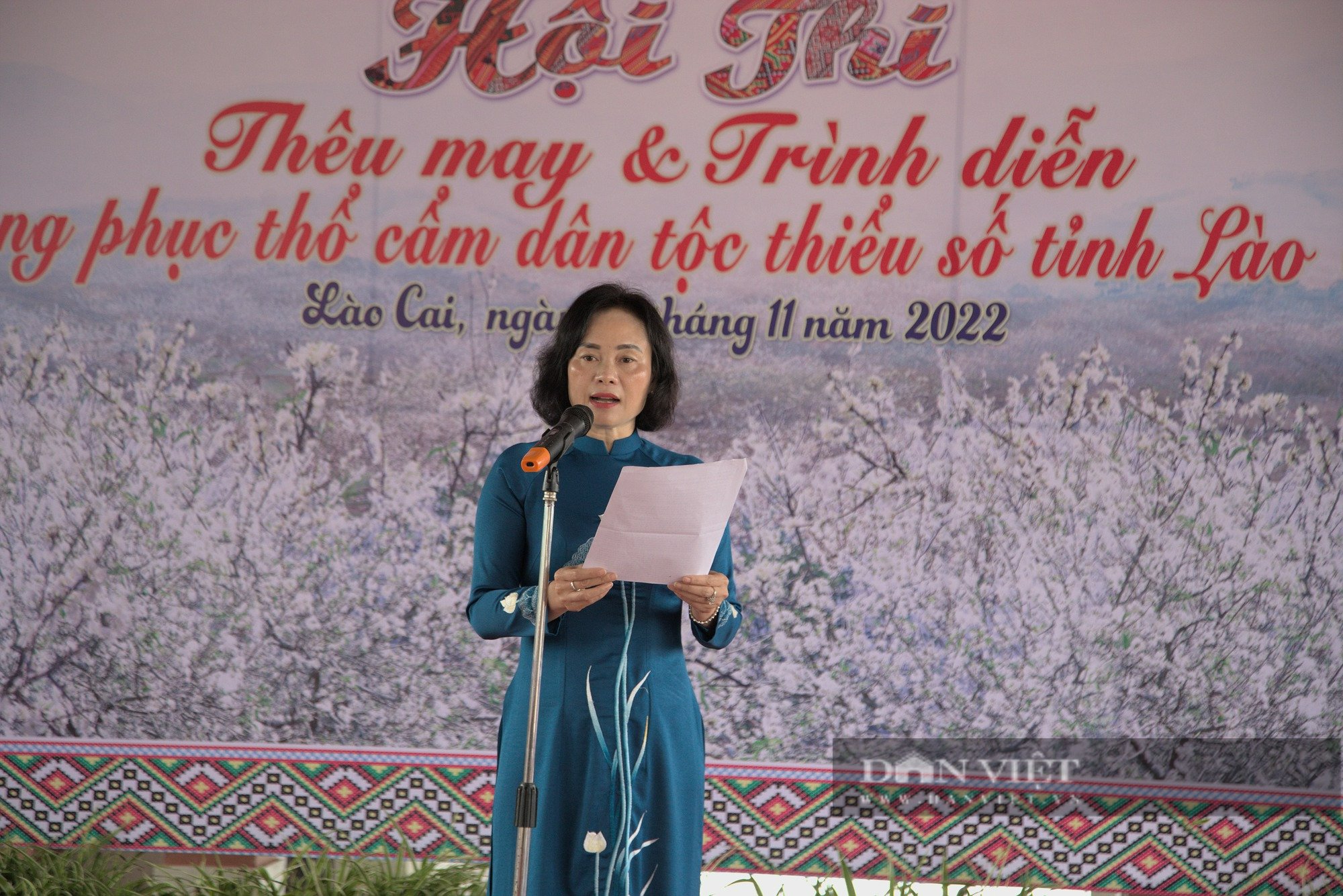 Rực rỡ trang phục thổ cẩm dân tộc thiểu số tỉnh Lào Cai trong Hội thi tay nghề thêu may và trình diễn - Ảnh 2.