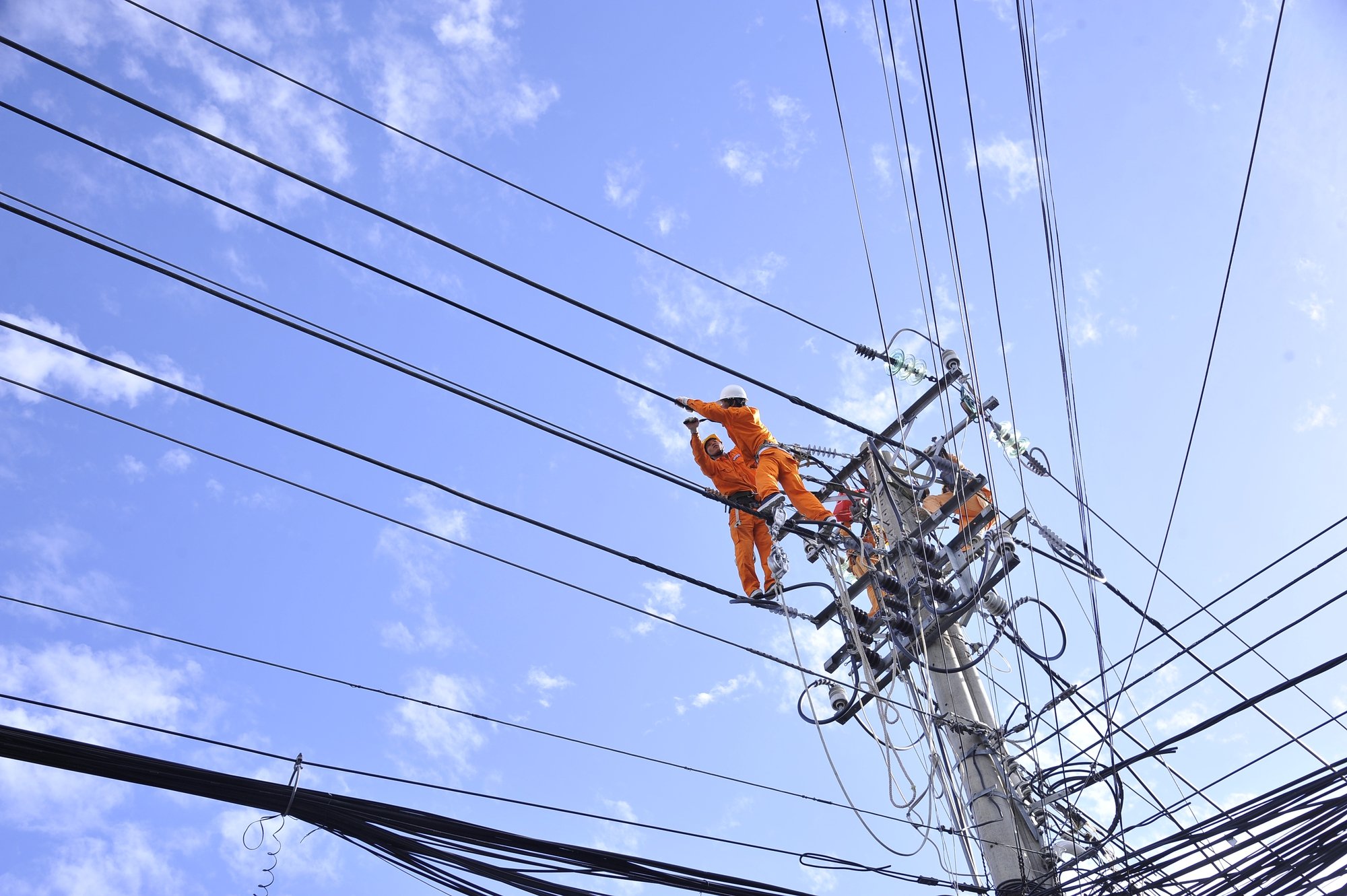 Ngành điện quyết liệt nhiều giải pháp tiết giảm chi phí trước những khó khăn hiện nay - Ảnh 3.