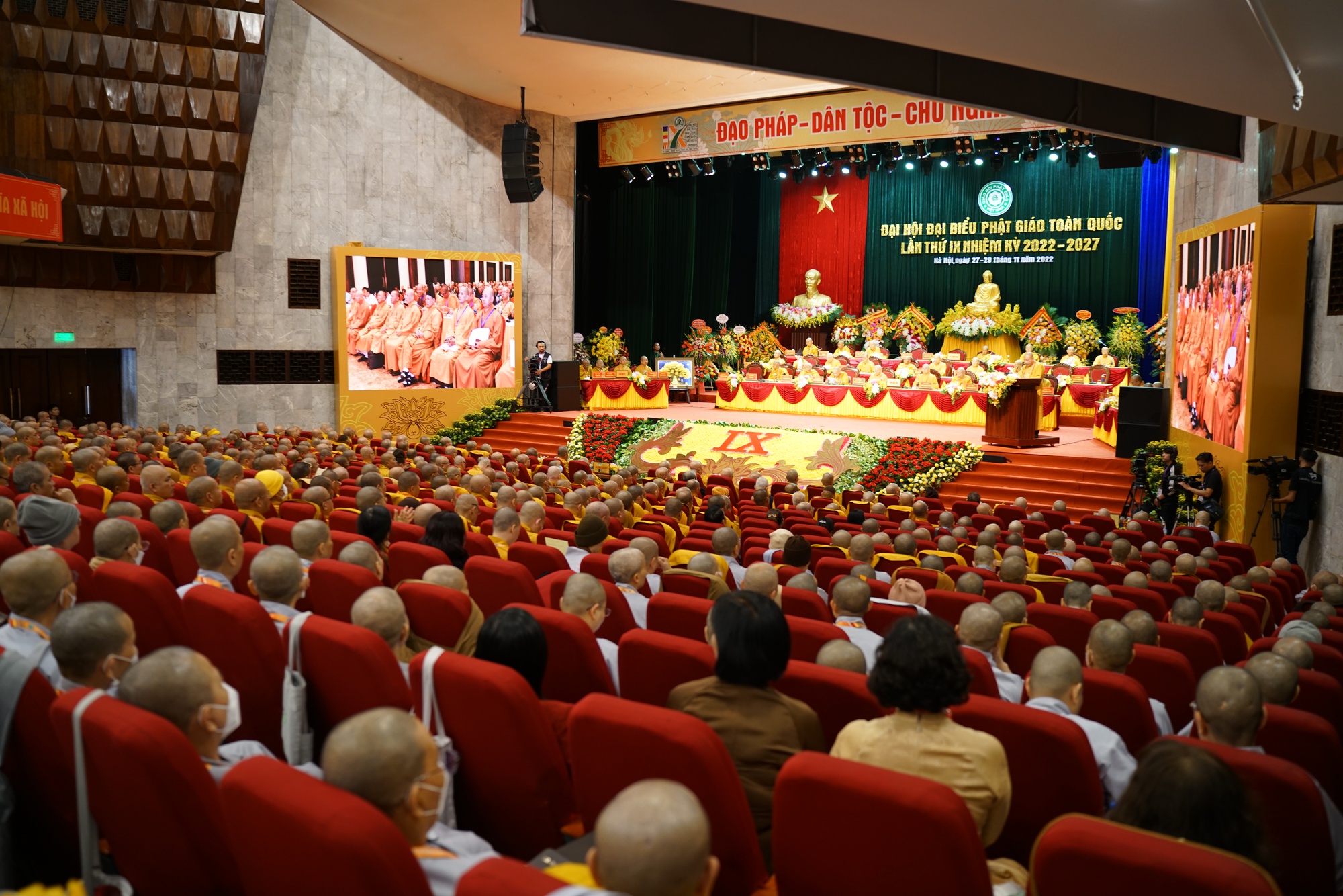 Hiến chương Phật giáo sửa đổi ngăn cấm Tăng, Ni mang theo tài sản của chùa khi hoàn tục như thế nào? - Ảnh 2.