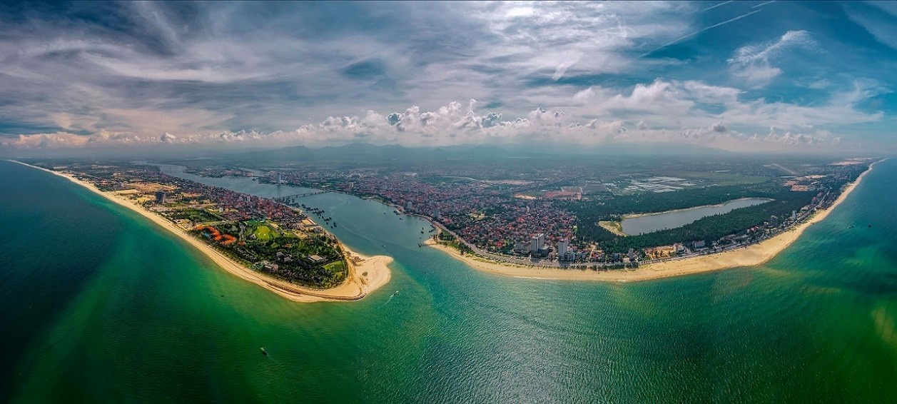 Bất động sản ven biển Quảng Bình được quan tâm - Ảnh 1. Bất động sản ven biển Quảng Bình được quan tâm - Ảnh 1.