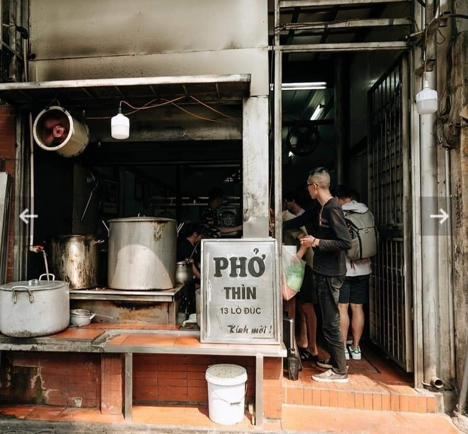 Hà Nội: Phở, chè, bánh mì gần 100k/1 suất, đắt nhưng vẫn cực hút khách - Ảnh 9.