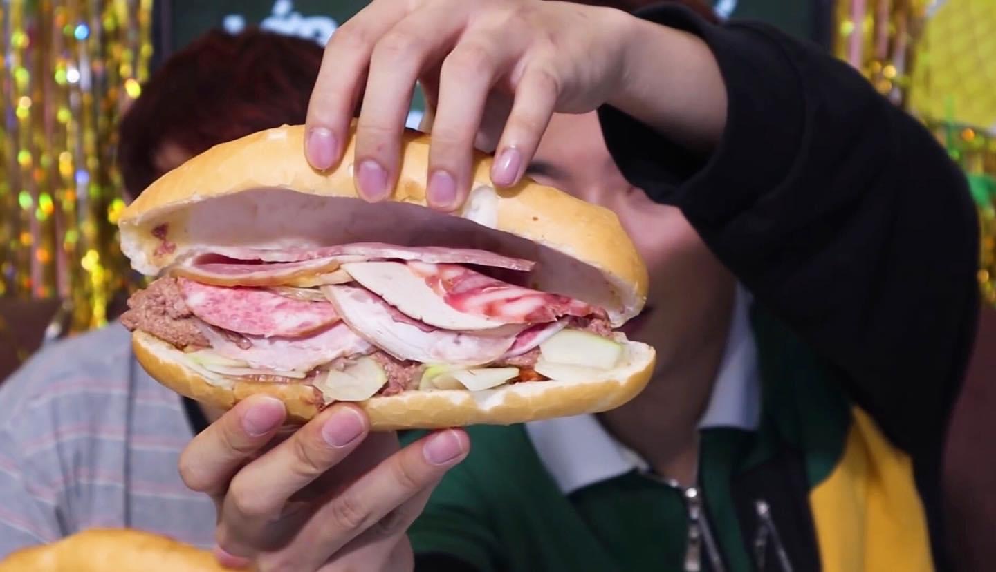Hà Nội: Phở, chè, bánh mì gần 100k/1 suất, đắt nhưng vẫn cực hút khách - Ảnh 8.