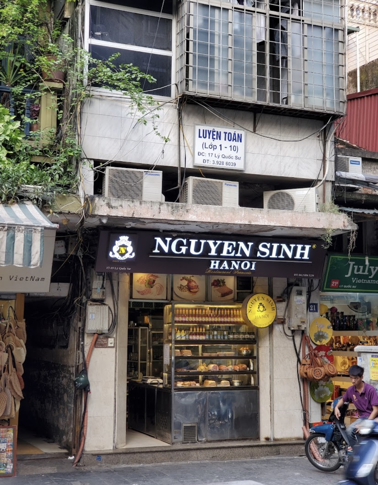 Hà Nội: Phở, chè, bánh mì gần 100k/1 suất, đắt nhưng vẫn cực hút khách - Ảnh 6.