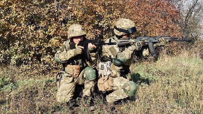 Nóng chiến sự: Ukraine ồ ạt đẩy lùi quân Nga ở 14 thành phố, làng mạc, phá hủy 2 sở chỉ huy của Nga - Ảnh 1.