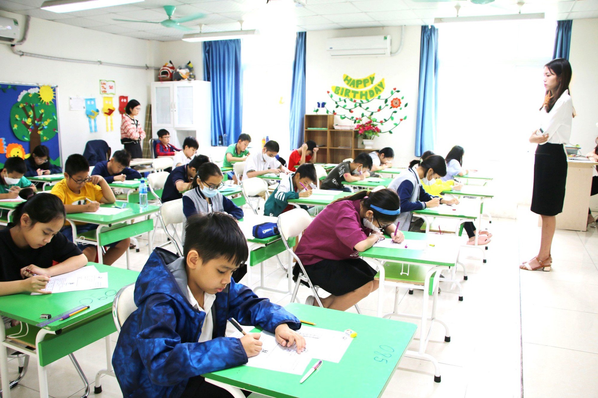 Tuyển sinh lớp 6 trường hot năm học 2023- 2024: Vừa khởi động đã… nóng - Ảnh 4.