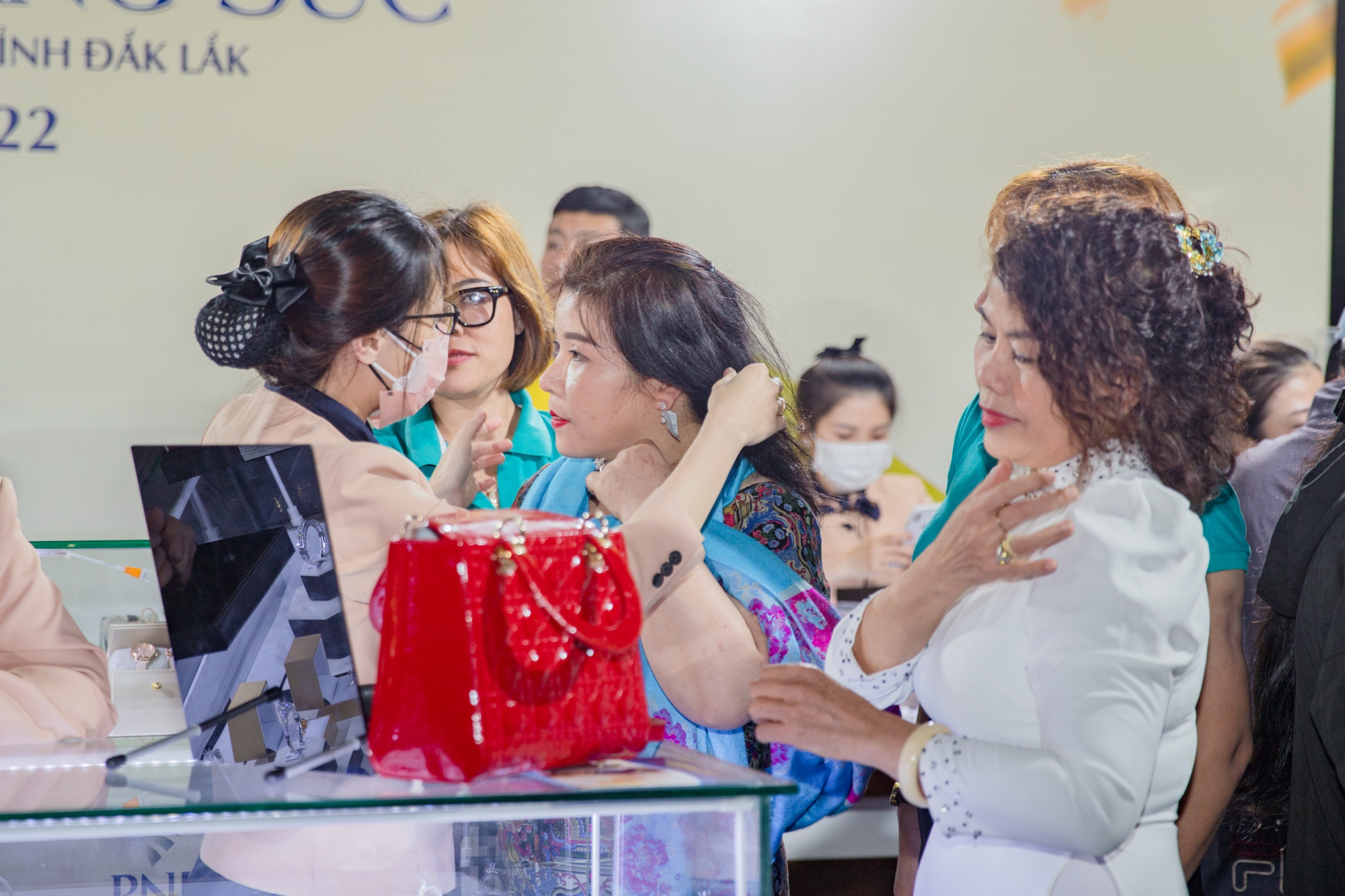 Độc đáo Lễ hội trang sức PNJ Buôn Ma Thuột - Ảnh 4.