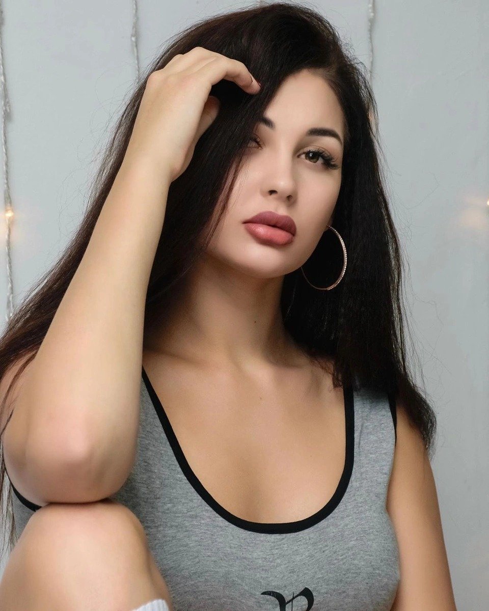 Vẻ sexy nóng bỏng của nữ thần bóng chuyền Trung Á - Ảnh 8.