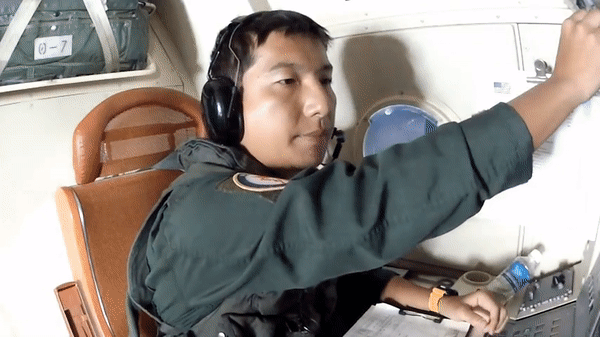 Khoảnh khắc &quot;sát thủ săn ngầm&quot; P-3C Na Uy &quot;chạm mặt&quot; tàu ngầm hạt nhân Nga - Ảnh 8.