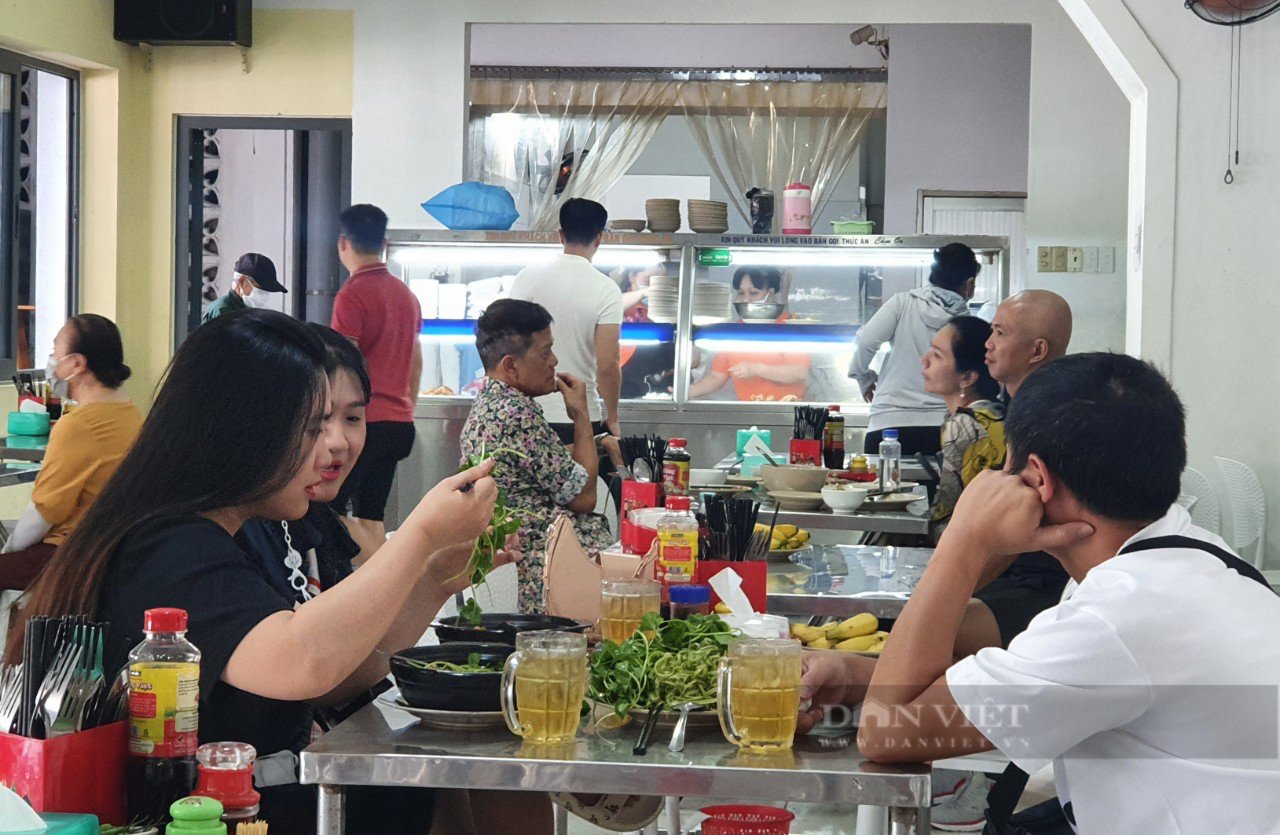 Sài Gòn quán: Bún cá thố độc lạ ở quận 1 - Ảnh 3.