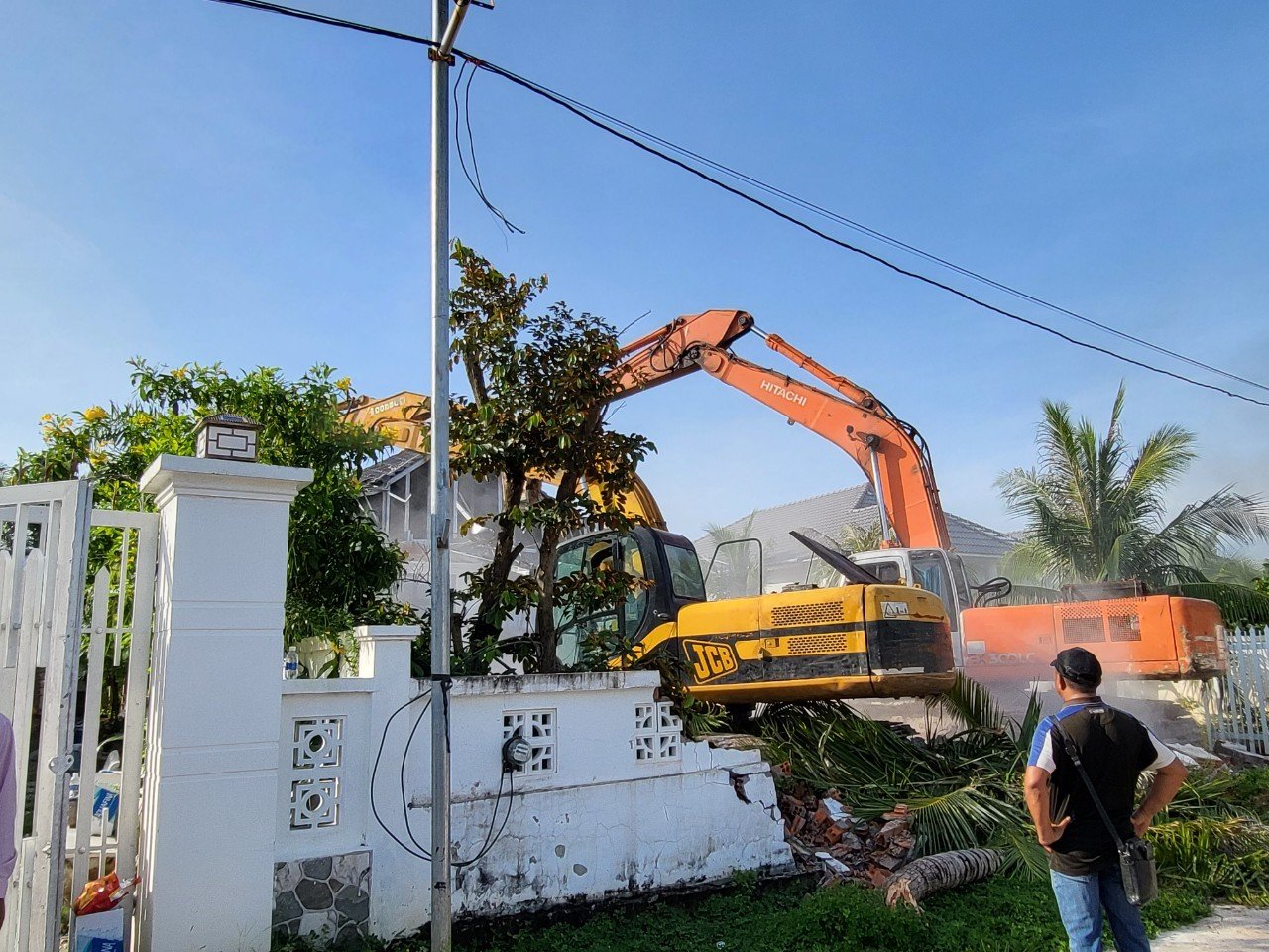 Phú Quốc: Đang cưỡng chế 2/79 căn biệt thự trái phép trên đất rừng phòng hộ - Ảnh 3.